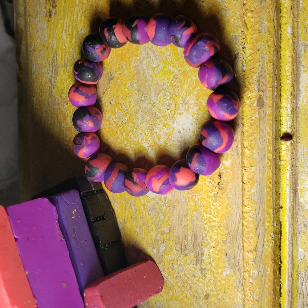 19 Handmade Clay stretch bracelet